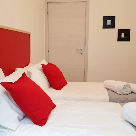 Red And Vanilla Appartement Como