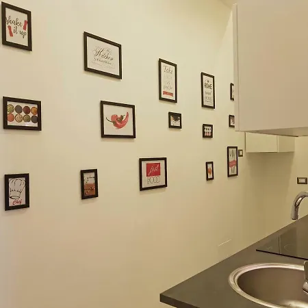 Red And Vanilla Appartement Como