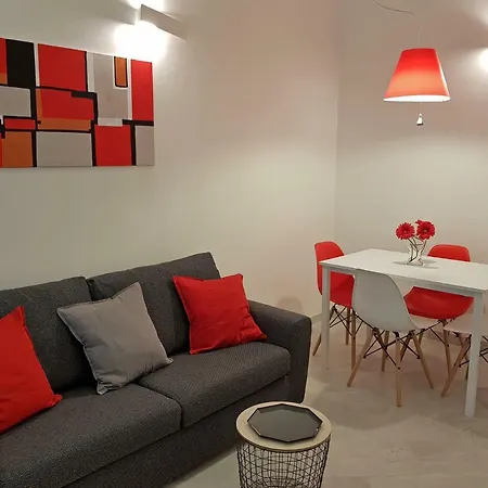 Red And Vanilla Appartement Como