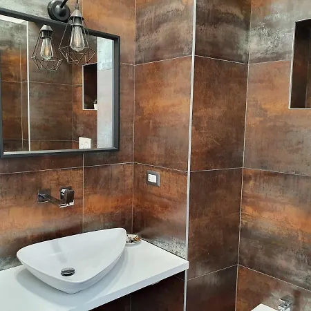 Red And Vanilla Appartement Como